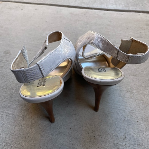 Michael Kors white size 9 ankle heels - Picture 8 of 16